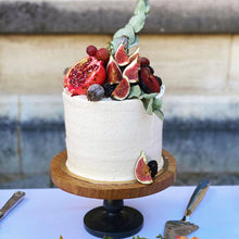 Load image into Gallery viewer, Seasonal fruits and vanilla Swiss buttercream cake