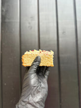 Load image into Gallery viewer, Buttery vanilla and blackberry cake with white chocolate cream
